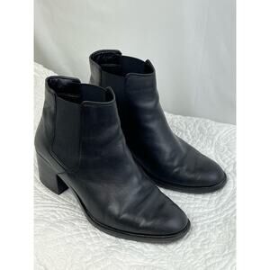 Clarks Women's Size 10M Black Mascarpone Bay Leather Pull On Booties